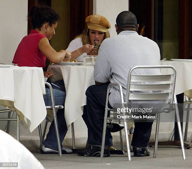 Singer Britney Spears eats lunch with some unidentified friends in SoHo June 11, 2003 in New York City.