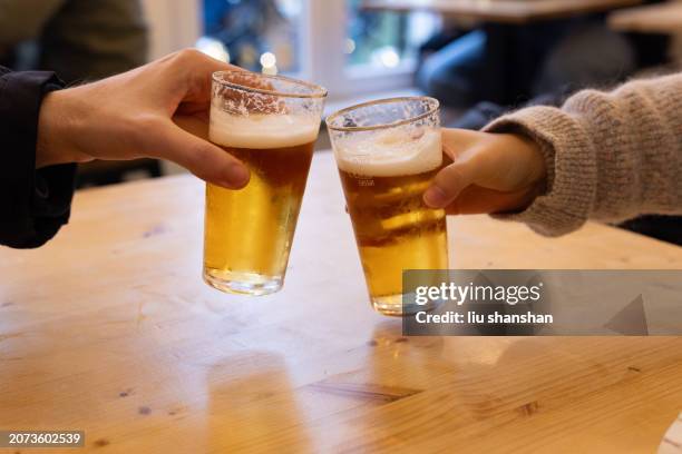 beer clink - öl bildbanksfoton och bilder