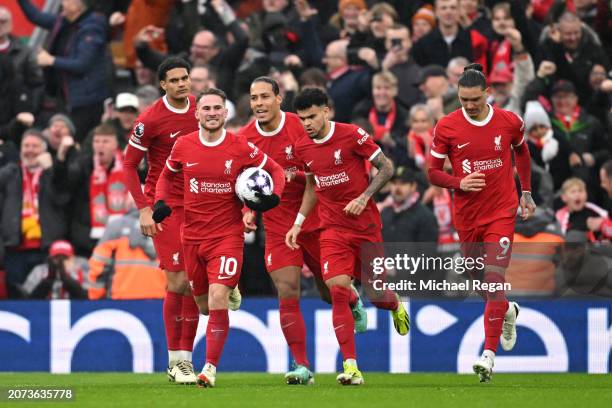 Alexis Mac Allister of Liverpool celebrates scoring his team's first goal from a penalty kick with teammates Virgil van Dijk and Luis Diaz during the...