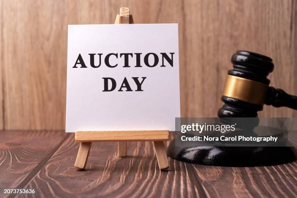 auction day announcement - auctioneer stock pictures, royalty-free photos & images