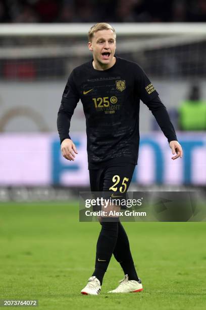 Donny van de Beek of Eintracht Frankfurt reacts during the Bundesliga match between Eintracht Frankfurt and TSG Hoffenheim at Deutsche Bank Park on...