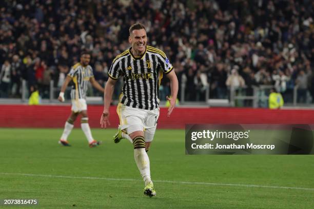 Arkadiusz Milik of Juventus celebrates after scoring to give the side a 2-1 lead during the Serie A TIM match between Juventus and Atalanta BC -...