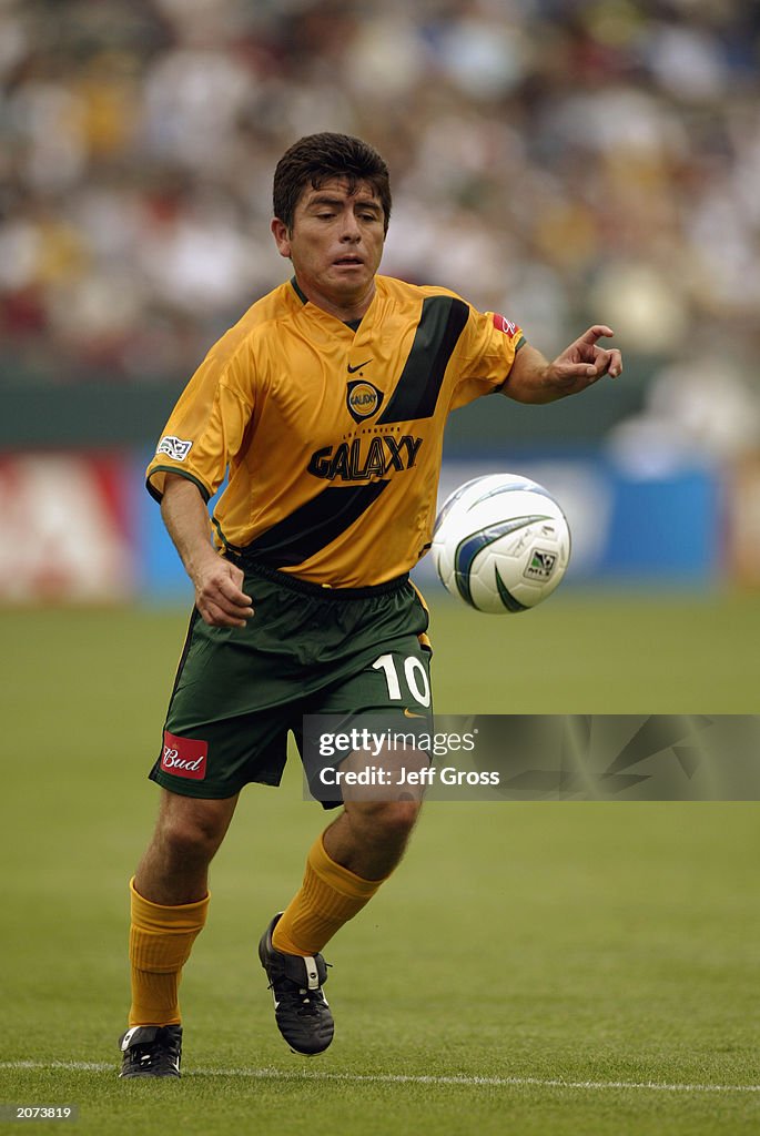 Midfielder Mauricio Cienfuegos of the Los Angeles Galaxy tries to