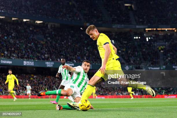 Alexander Sorloth of Villarreal CF is challenged by Sokratis Papastathopoulos of Real Betis during the LaLiga EA Sports match between Real Betis and...