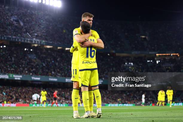 Alex Baena of Villarreal CF celebrates scoring his team's first goal with teammate Alexander Sorloth during the LaLiga EA Sports match between Real...