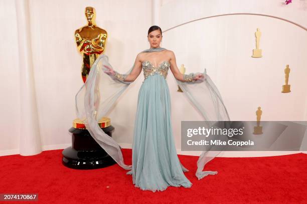 Hailee Steinfeld attends the 96th Annual Academy Awards on March 10, 2024 in Hollywood, California.