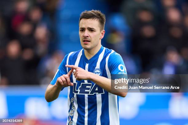 Andoni Gorosabel of Deportivo Alaves celebrates after scoring goal during the LaLiga EA Sports match between Deportivo Alaves and Rayo Vallecano at...