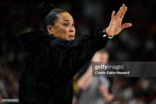 Head coach Dawn Staley of the South Carolina Gamecocks coaches against the LSU Lady Tigers in the fourth quarter during the championship game of the...