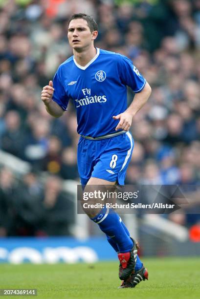 Frank Lampard of Chelsea running during the FA Cup 5th Round match between Arsenal and Chelsea at Highbury on February 15, 2004 in London, England.