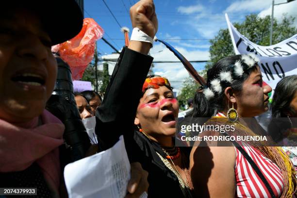 Indigenous people from the Ecuadorian Amazon hold a demonstration demanding the compliance of the sentence that forces the State to turn off some 400...