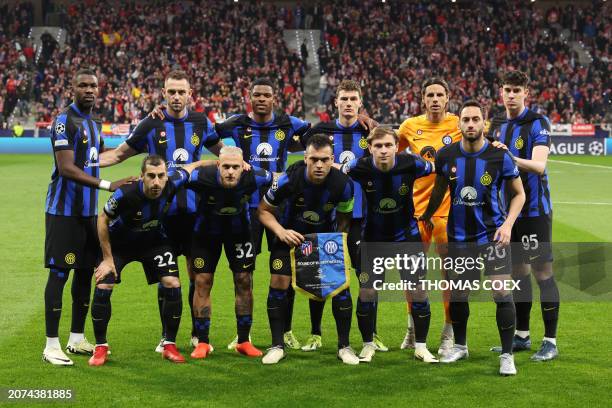 Inter Milan's players pose prior the UEFA Champions League last 16 second leg football match between Club Atletico de Madrid and Inter Milan at the...