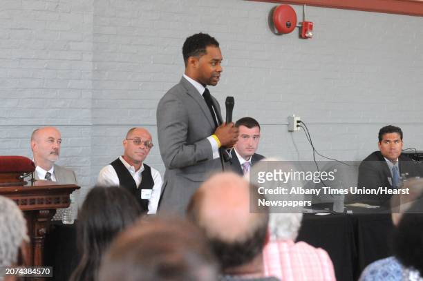 Cadidate Ernest Everett, center, speaks during a mayoral brown bag discussion with all five mayoral candidates Democrats: Ernest Everett, Rodney...