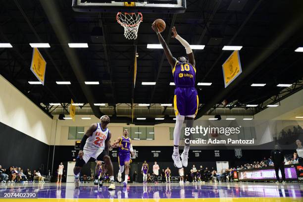 Damion Baugh of the South Bay Lakers drives to the basket during the game against the Westchester Knicks on March 13, 2024 at UCLA Health Training...