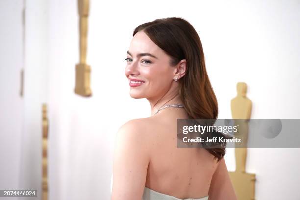 Emma Stone attends the 96th Annual Academy Awards at Dolby Theatre on March 10, 2024 in Hollywood, California.