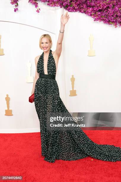 Leslie Bibb attends the 96th Annual Academy Awards at Dolby Theatre on March 10, 2024 in Hollywood, California.