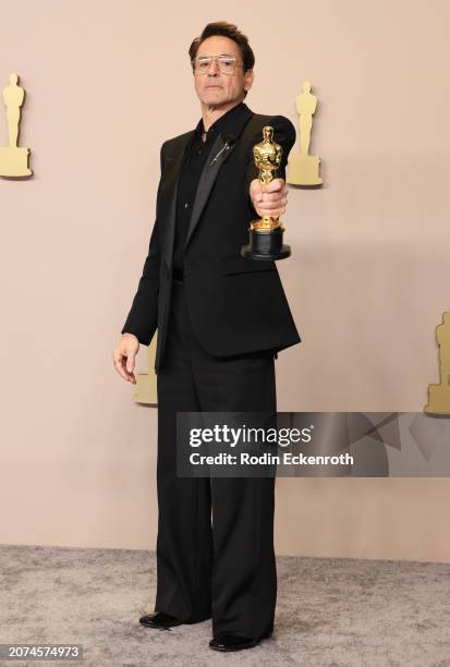 Robert Downey Jr., winner of Best Supporting Actor award for 'Oppenheimer' poses in the press room during the 96th Annual Academy Awards at Ovation...