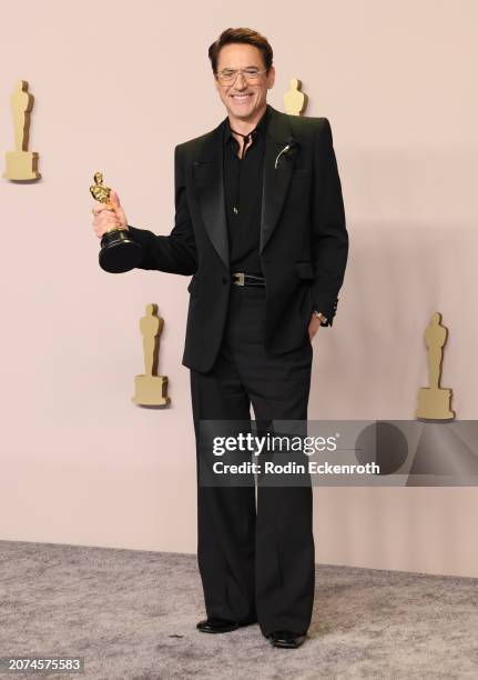 Robert Downey Jr., winner of Best Supporting Actor award for 'Oppenheimer' poses in the press room during the 96th Annual Academy Awards at Ovation...