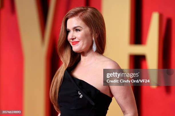 Isla Fisher attends the 2024 Vanity Fair Oscar Party Hosted By Radhika Jones at Wallis Annenberg Center for the Performing Arts on March 10, 2024 in...