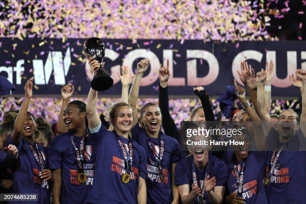 Lindsey Horan of the United States and teammates celebrate with the trophy after winning the 2024 Concacaf W Gold Cup Final against Brazil at...