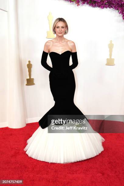 Carey Mulligan attends the 96th Annual Academy Awards at Dolby Theatre on March 10, 2024 in Hollywood, California.