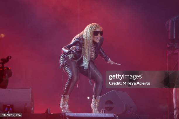 Lil Dim Sum Rapper 2,124 Rapper Lil Kim Photos & High Res Pictures - Getty Images