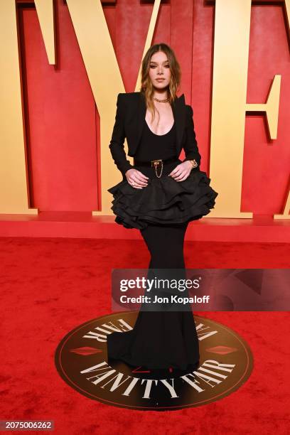 Hailee Steinfeld attends the 2024 Vanity Fair Oscar Party Hosted By Radhika Jones at Wallis Annenberg Center for the Performing Arts on March 10,...