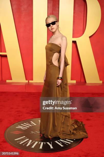 Rosé attends the 2024 Vanity Fair Oscar Party Hosted By Radhika Jones at Wallis Annenberg Center for the Performing Arts on March 10, 2024 in Beverly...