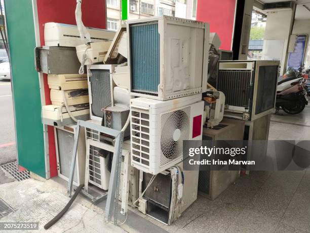 air conditioner junk, air conditioner repair shop - broken air conditioner stock pictures, royalty-free photos & images