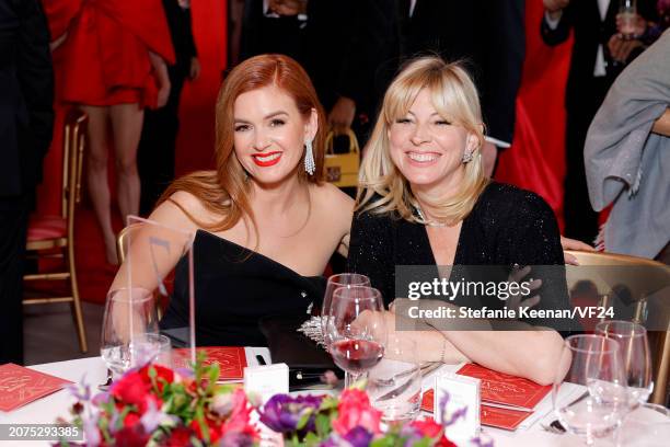 Isla Fisher attends the 2024 Vanity Fair Oscar Party Hosted By Radhika Jones at Wallis Annenberg Center for the Performing Arts on March 10, 2024 in...