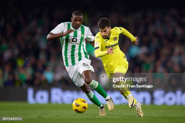 Alex Baena of Villarreal CF competes for the ball with William Carvalho of Real Betis during the LaLiga EA Sports match between Real Betis and...