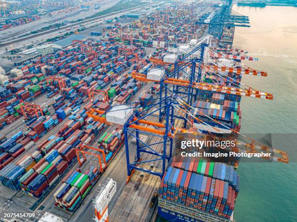 Container Rig Arrangement Stacked Rigs Photos and Premium High Res Pictures - Getty Images