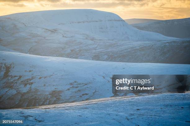 Snow Bound Ridge T Snow Photos and Premium High Res Pictures - Getty Images