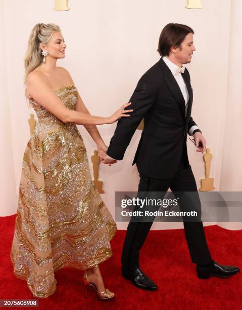 Tamsin Egerton and Josh Hartnett attend the 96th Annual Academy Awards on March 10, 2024 in Hollywood, California.