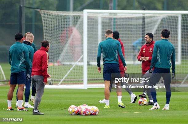 Mikel Arteta, Manager of Arsenal, looks on as players of Arsenal train during the Arsenal FC Training Session And Press Conference at Sobha Realty...