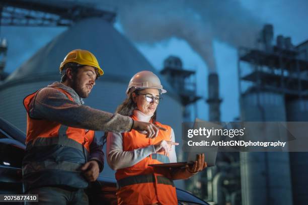 team of engineers working on a night shift. - petrokemisk fabrik bildbanksfoton och bilder
