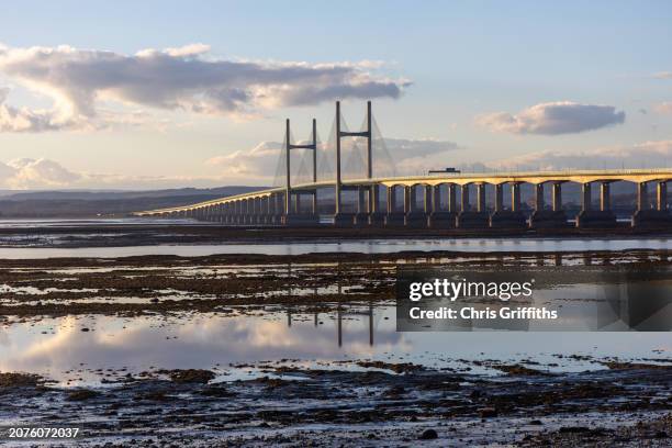 prince of wales bridge, river severn, england / wales border, gloucestershire / monmouthshire, united kingdom - reflection pool stock pictures, royalty-free photos & images