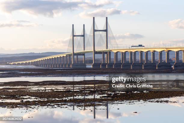 prince of wales bridge, river severn, england / wales border, gloucestershire / monmouthshire, united kingdom - reflection pool stock pictures, royalty-free photos & images