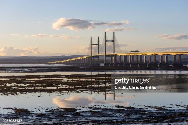 prince of wales bridge, river severn, england / wales border, gloucestershire / monmouthshire, united kingdom - reflection pool stock pictures, royalty-free photos & images