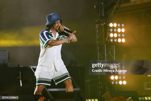 Ti Rapper With Cap 5,922 Ti (Rapper) Stock Photos, High-Res Pictures, and Images - Getty ...
