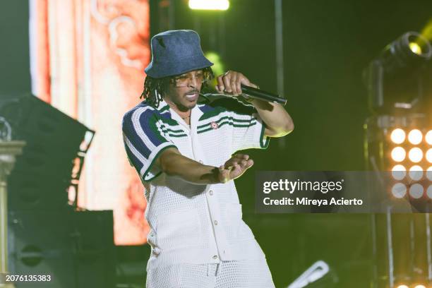 Stadium Rapper Dolphin Stadium Photos and Premium High Res Pictures - Getty Images