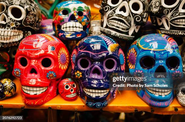 cráneos por día de muertos - día de muertos stock pictures, royalty-free photos & images