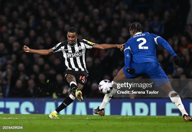 Alexander Isak of Newcastle United scores Newcastles first and equalising goal during the Premier League match between Chelsea FC and Newcastle...