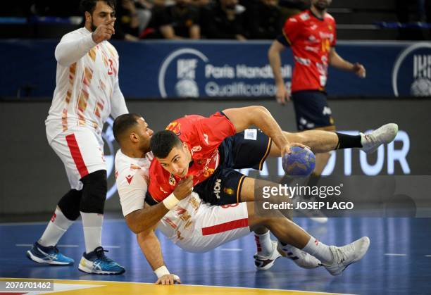Spain's pivot Javier Rodriguez Moreno vies with Bahrain's pivot Hasan Alfardan during the qualifying handball match for the 2024 Paris Olympic Games...