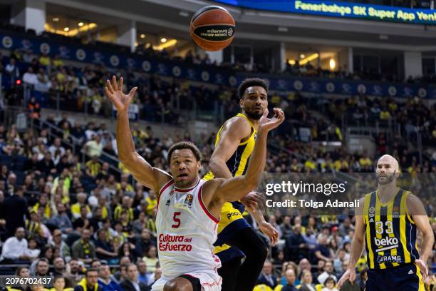 Amine Noua, #17 of Fenerbahce Beko Istanbul in action with Justin Anderson, #5 of Valencia Basket during the Turkish Airlines EuroLeague Regular...