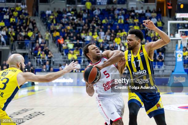 Justin Anderson, #5 of Valencia Basket in action with Amine Noua, #17 of Fenerbahce Beko Istanbul during the Turkish Airlines EuroLeague Regular...