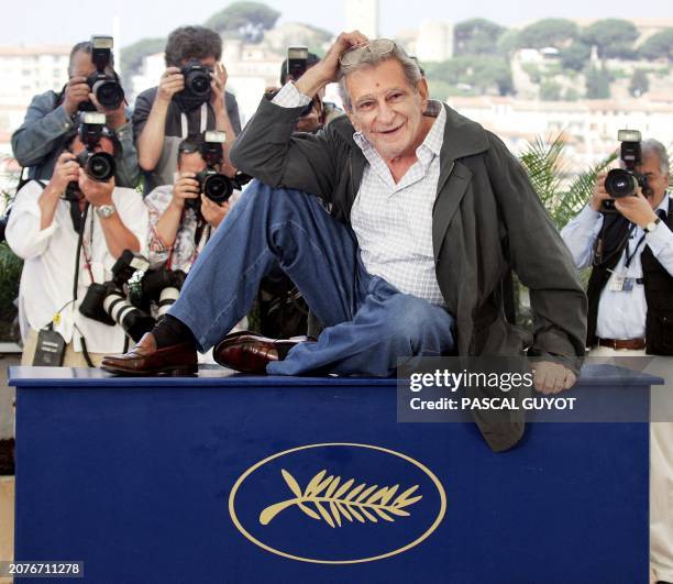 --Egyptian director Youssef Chahine poses during a photo call for the film "Alexandria...New York", 21 May 2004, at the 57th Cannes Film Festival in...