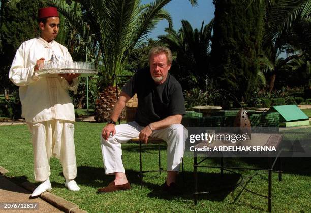 Movie director Ridley Scott poses 17 March 2001, with a hotel groom in the garden of a Rabat hotel prior to the shooting of his new movie about US...