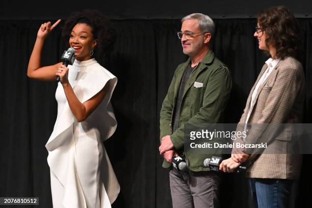 Sonequa Martin-Green, Co-Showrunners and Executive Producers Alex Kurtzman and Michelle Paradise introduce the "Star Trek: Discovery" final season...