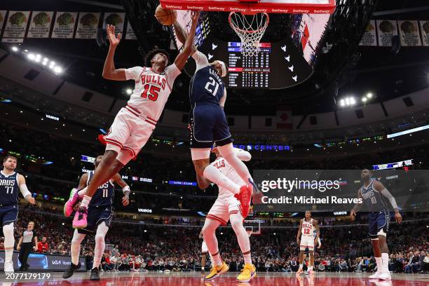 Daniel Gafford of the Dallas Mavericks blocks a shot by Julian Phillips of the Chicago Bulls during the fourth quarter at the United Center on March...