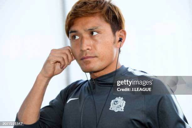 Toshihiro Aoyama of Sanfrecce Hiroshima is seen on arrival at the stadium prior to the J.League J1 match between Kashiwa Reysol and Sanfrecce...